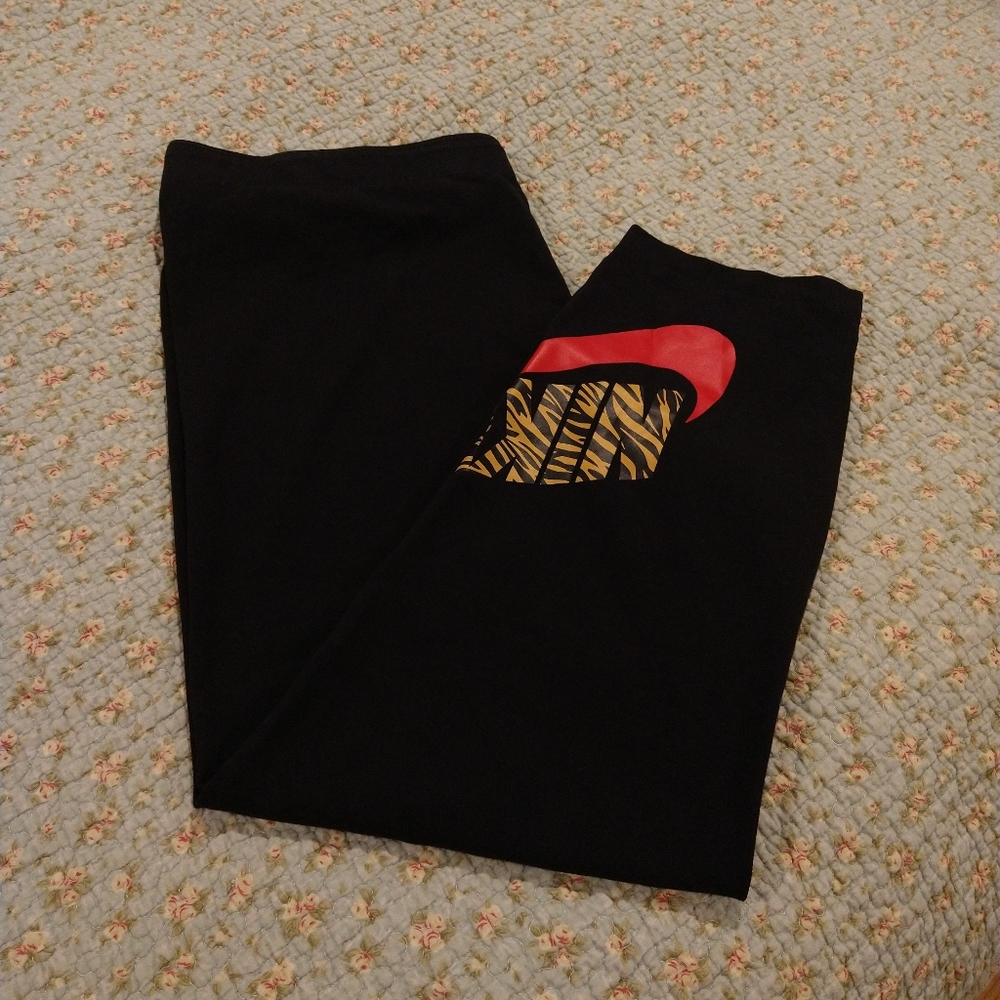 Nike Leggings Black with Tiger Print Logo